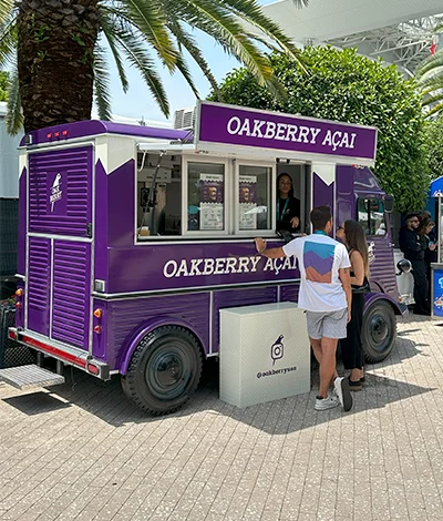 An OAKBERRY's food truck with people standing next to it